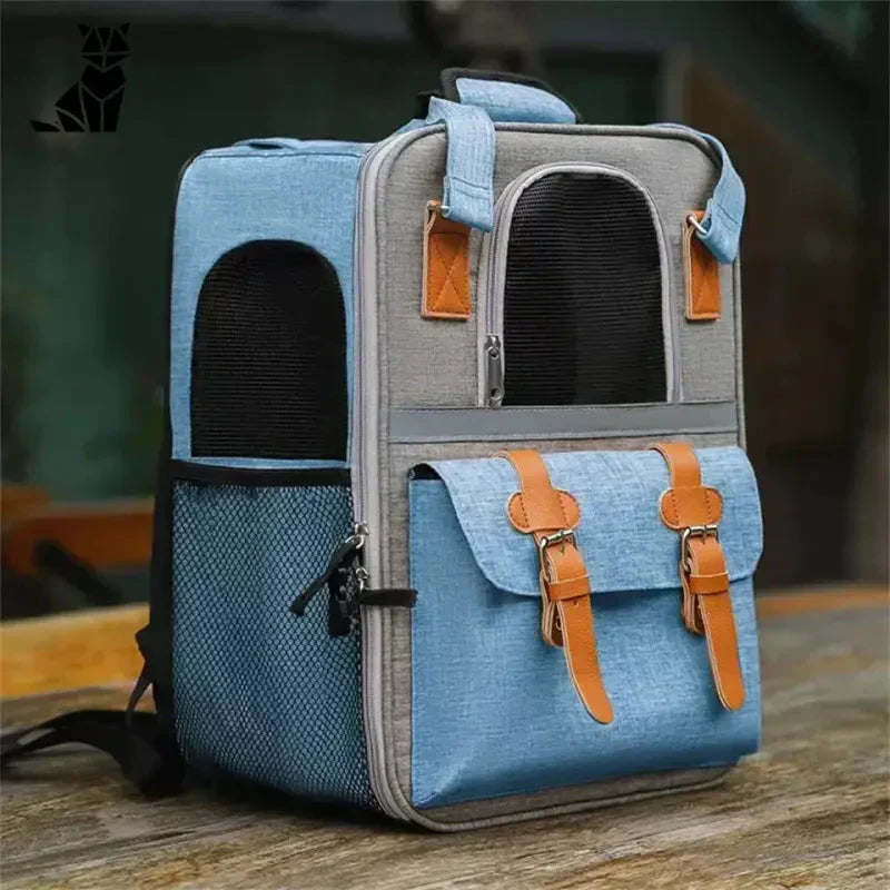 Sac de transport pour chat : Facile à transporter, avec un chien dans un sac à dos bleu et gris