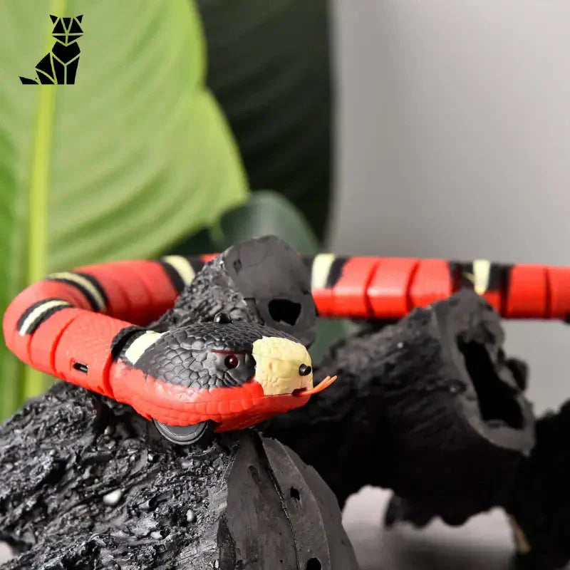 Jouet interactif pour chat : Serpent noir et rouge avec queue jaune - Jouet serpent câble